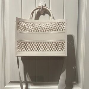 White woven tote